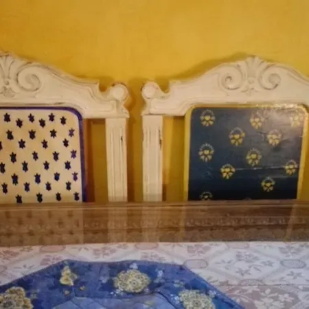 Hand Decorated House With Court Florencja