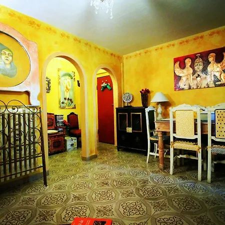 Hand Decorated House With Court Apartament