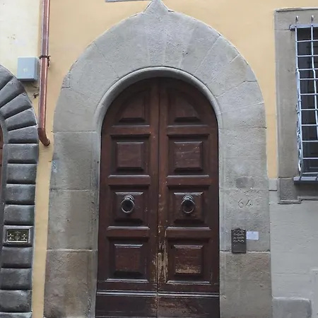 Hand Decorated House With Court Apartment Florence