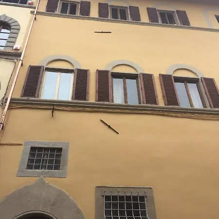 Apartment Hand Decorated House With Court