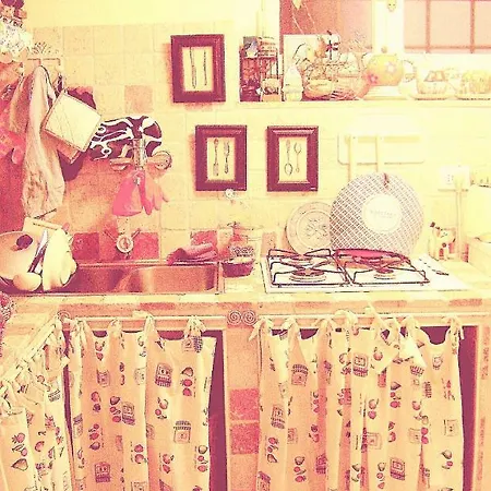 Apartment Hand Decorated House With Court