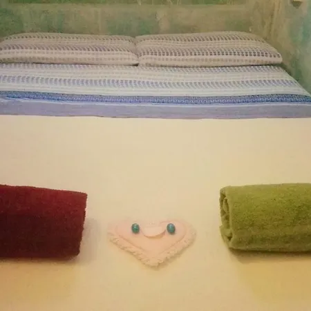 Apartment Hand Decorated House With Court